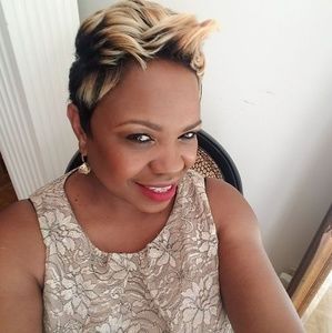 Meet your Posher, Monique